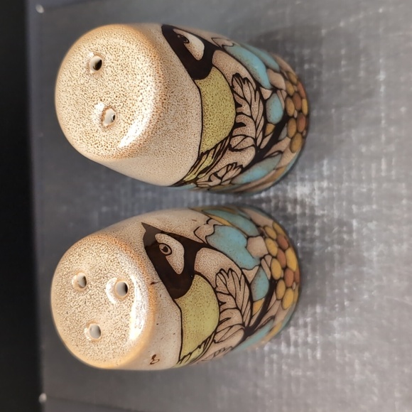 Colorful Ceramic Bird Salt/ Pepper Shakers. - Picture 2 of 8
